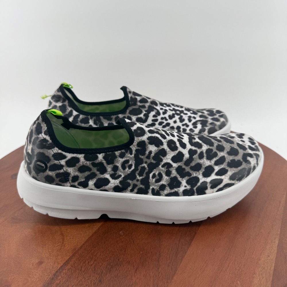 OOFOS OOmg Eezee Shoes White Cheetah Animal Print Slip On Recovery Women 11